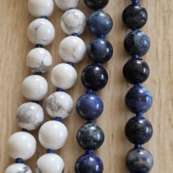 Alternative view of Dumortierit-Magnesit-Mala (1) mit Dumortierit-Anhänger (Tropfen)