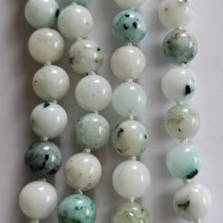 Alternative view of Jade („Himmel-Berg-Jade“) mit Seidenquaste