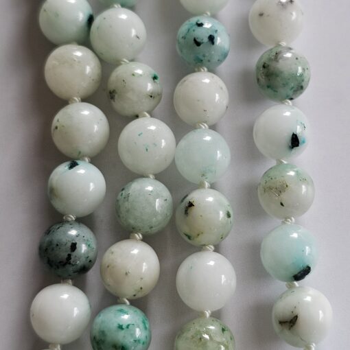 Jade („Himmel-Berg-Jade“) mit Seidenquaste – Bild 2