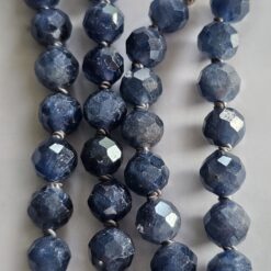 Alternative view of Saphir (blau und facettiert) -Bergkristall (facettiert) -Mala (1) mit 925  Silberquaste