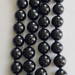 Alternative view of Turmalin (schwarz) -Baryt (weiß) -Mala (2) mit weißem Baryt-Donut