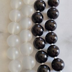 Alternative view of Achat (weiß und matt) -Granat (dunkel) -Mala mit Edelstahlanhänger (Hamsa-Hand)