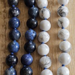 Alternative view of Dumortierit-Magnesit-Mala (1) mit Dumortierit-Donut und Armband