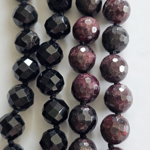 Granat (facettiert) -Turmalin (schwarz und facettiert) -Mala mit schwarzem Turmalin-Anhänger (Feenstein, Hexagon) – Bild 2