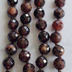Alternative view of Granat (Malaya-Granat, facettiert) -Mala mit Eklogit-Donut und Armband