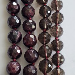 Alternative view of Granat (facettiert) -Rauchquarz (facettiert) -Rosenquarz (facettiert) -Mala (1) mit Granat-Anhänger (Oval) und Armband