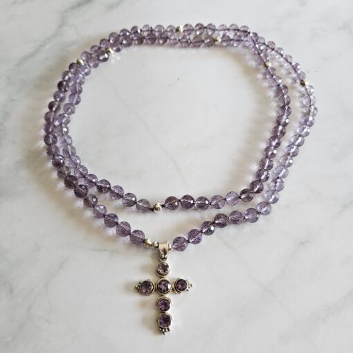 Amethyst (hell und facettiert) -Mala mit Kreuzanhänger aus 925 Silber und Amethyst sowie Armband – Bild 3