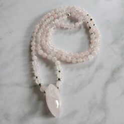 Rosenquarz-Mala mit Rosenquarz-Navette