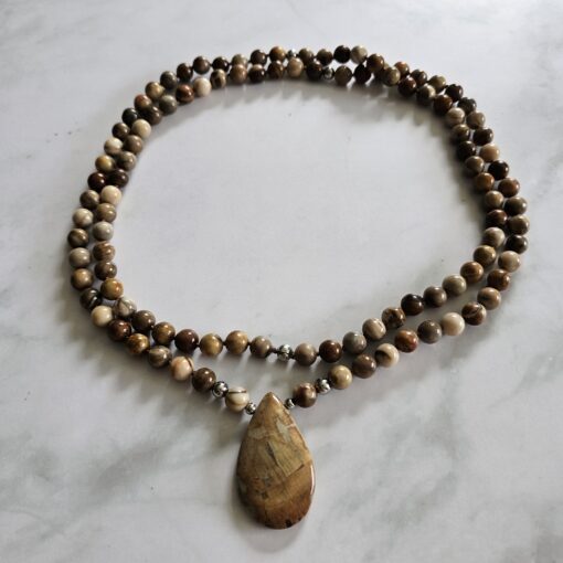 Versteinerte Holz-Mala (1) mit versteinertem Holz-Anhänger (Tropfen) und Armband – Bild 3