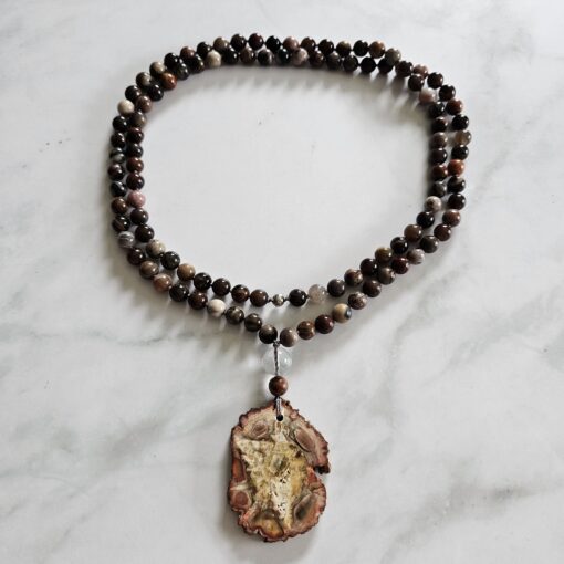 Versteinerte Holz-Mala (3) mit größerem, versteinertem Holz-Anhänger (Freiform) und Armband – Bild 3