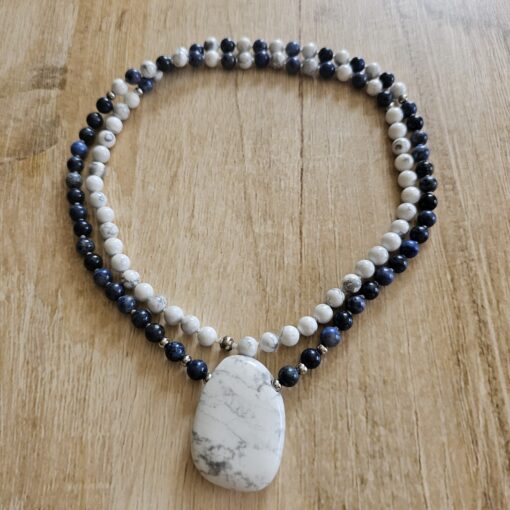 Dumortierit-Magnesit-Mala (2) mit Magnesit-Anhänger (Freiform) – Bild 3