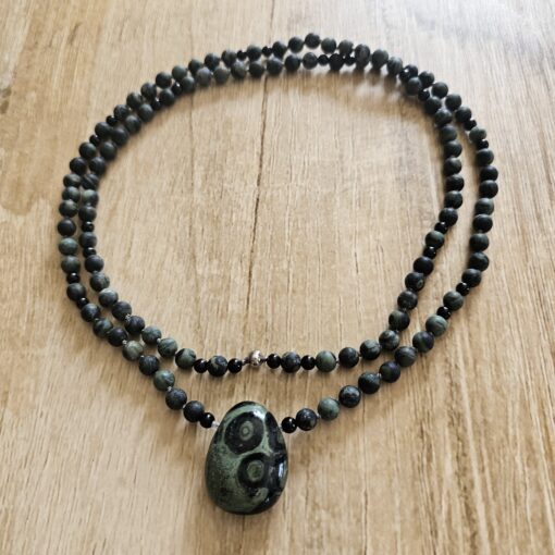 Eldarit ("Kabambastein", matt) -Turmalin (schwarz) -Mala mit Eldarit-Anhänger (Freiform) – Bild 3