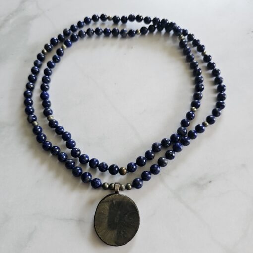 Lapislazuli-Pyrit-Mala (5) mit Anhänger mit einer Pyrit-Sonne – Bild 3