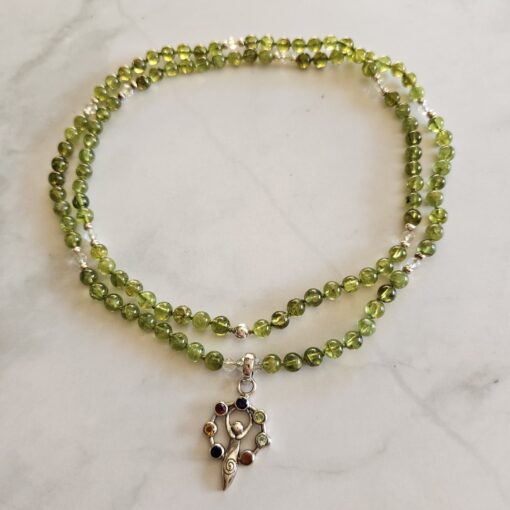 Peridot-Bergkristall (facettiert) -Mala mit Chakra-Anhänger aus 925 Silber und Armband – Bild 3