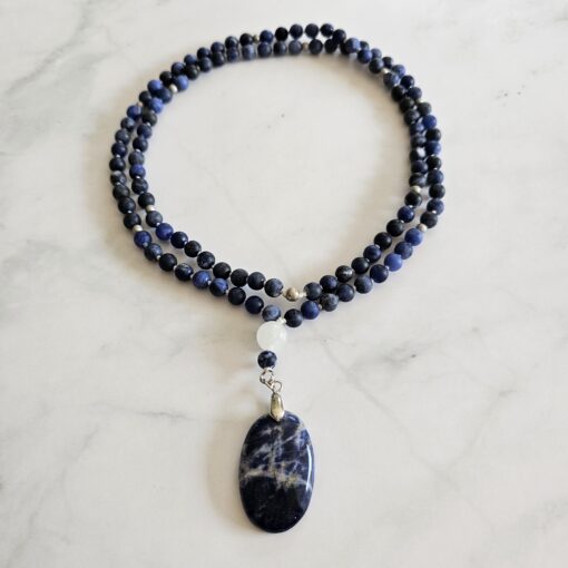 Sodalith (matt) -Schneequarz-Mala mit Sodalith-Anhänger (Oval) – Bild 3