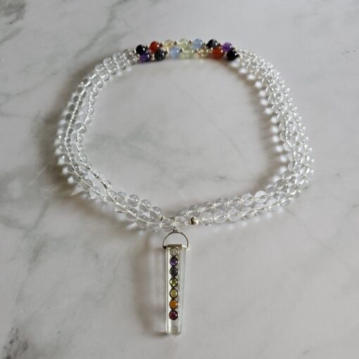 Bergkristall-Chakra-Mala (1) mit länglichem, facettiertem Chakra Anhänger (Bergkristall-Spitze) – Bild 3