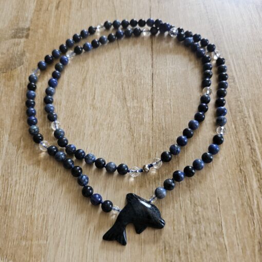 Dumortierit-Bergkristall (facettiert) -Mala mit Dumortierit-Delphin – Bild 3