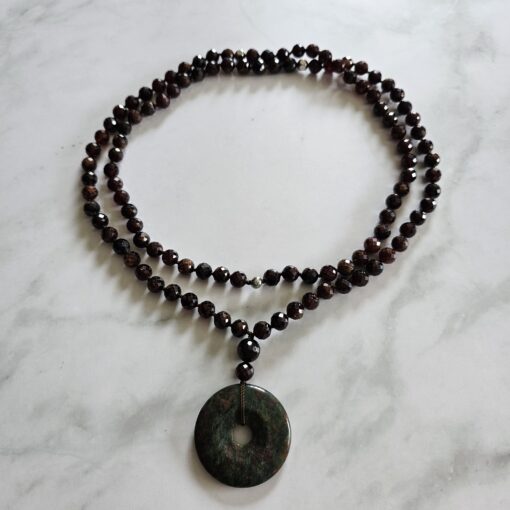 Granat (Malaya-Granat, facettiert) -Mala mit Eklogit-Donut und Armband – Bild 3
