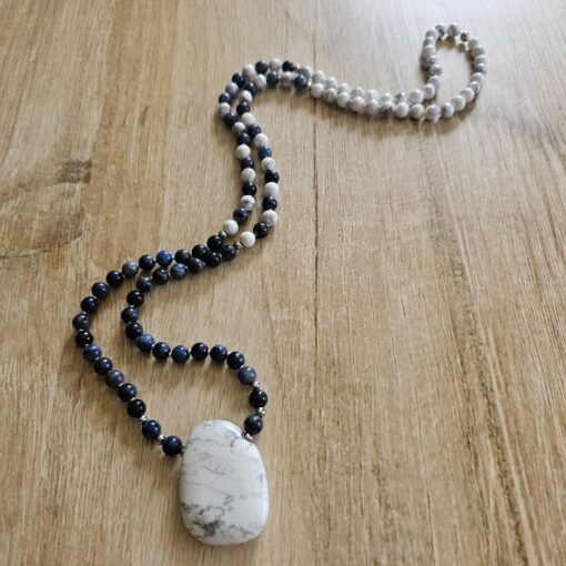 Dumortierit-Magnesit-Mala (2) mit Magnesit-Anhänger (Freiform) – Bild 4