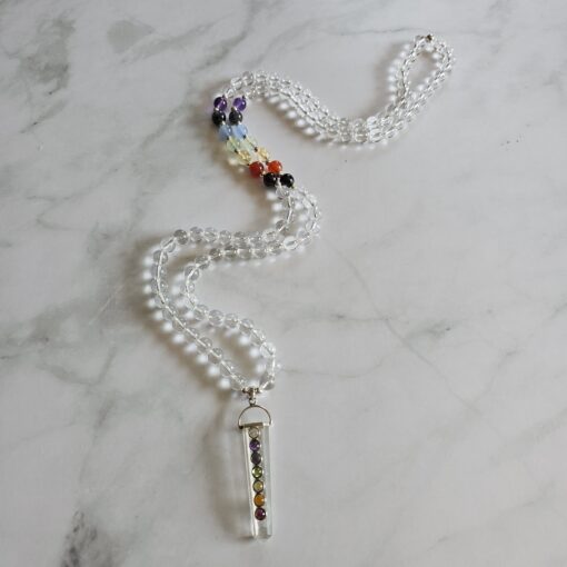 Bergkristall-Chakra-Mala (1) mit länglichem, facettiertem Chakra Anhänger (Bergkristall-Spitze) – Bild 4