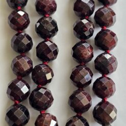 Alternative view of Granat (facettiert) -Mala mit Granat-Anhänger (Freiform) und 2 Armbändern