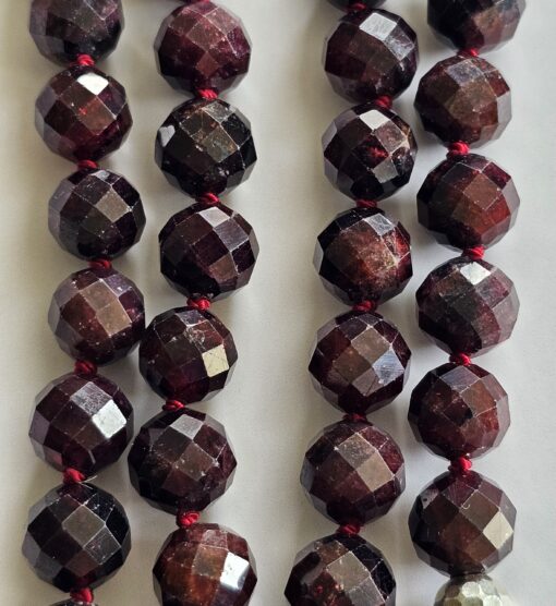 Granat (facettiert) -Mala mit Granat-Anhänger (Freiform) und 2 Armbändern – Bild 2