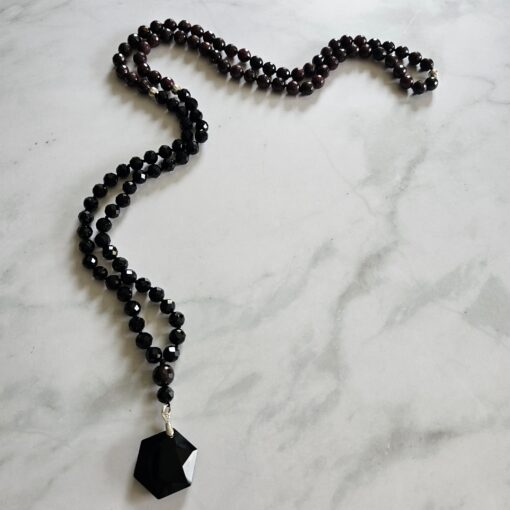 Granat (facettiert) -Turmalin (schwarz und facettiert) -Mala mit schwarzem Turmalin-Anhänger (Feenstein, Hexagon) – Bild 4