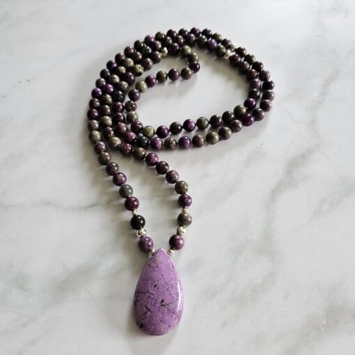 Stichtit in Serpentinit-Mala mit Stichtit-Anhänger (Tropfen) und Armband – Bild 5