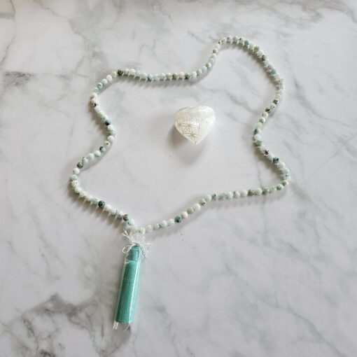 Jade („Himmel-Berg-Jade“) mit Seidenquaste – Bild 5