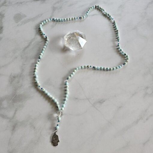 Hemimorphit (facettiert) -Bergkristall (facettiert) -Apatit (blau, facettiert) -Mala  mit Edelstahl-Anhänger (Hamsa-Hand) – Bild 5