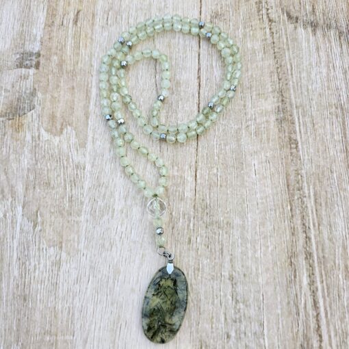 Prehnit (hellgrün und facettiert) -Mala mit grünem Prehnit-Anhänger (Oval) und Armband – Bild 5