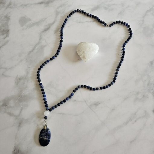 Sodalith (matt) -Schneequarz-Mala mit Sodalith-Anhänger (Oval) – Bild 5
