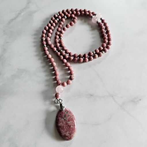 Thulit-Rosenquarz-Mala mit Thulit-Anhänger (Oval) und Armband – Bild 5