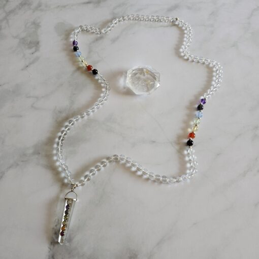 Bergkristall-Chakra-Mala (1) mit länglichem, facettiertem Chakra Anhänger (Bergkristall-Spitze) – Bild 5