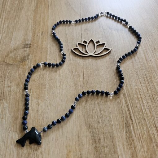 Dumortierit-Bergkristall (facettiert) -Mala mit Dumortierit-Delphin – Bild 5