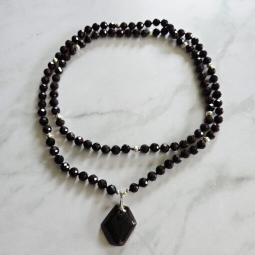 Granat (facettiert) -Mala mit Granat-Anhänger (Freiform) und 2 Armbändern – Bild 3