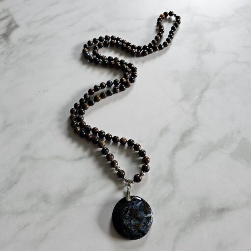 Pietersit-Mala (2) mit rundem, bläulichem Pietersit-Anhänger und Armband – Bild 6