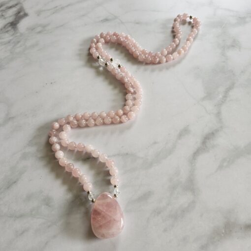 Rosenquarz-Bergkristall-Mala mit Rosenquarz-Anhänger (Freiform) und Armband – Bild 6