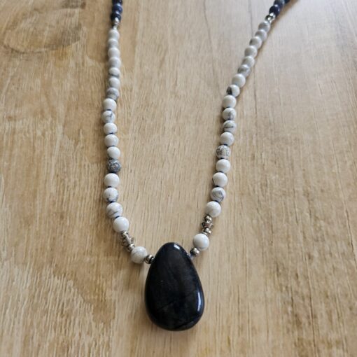 Dumortierit-Magnesit-Mala (1) mit Dumortierit-Anhänger (Tropfen) – Bild 6