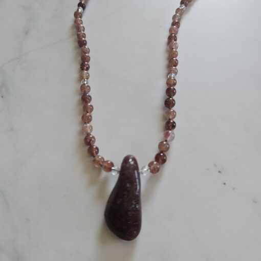 Erdbeerquarz-Bergkristall-Mala mit rotem Aventurinquarz-Anhänger (Freiform) – Bild 6