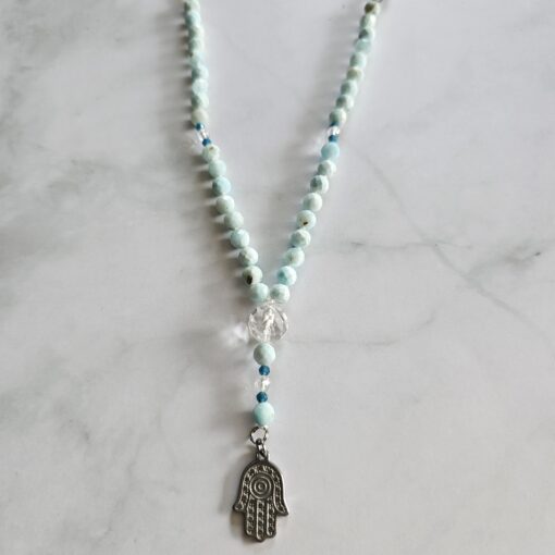 Hemimorphit (facettiert) -Bergkristall (facettiert) -Apatit (blau, facettiert) -Mala  mit Edelstahl-Anhänger (Hamsa-Hand) – Bild 6
