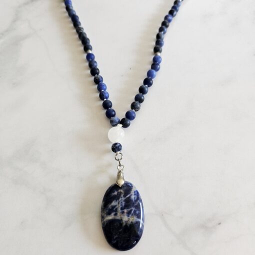 Sodalith (matt) -Schneequarz-Mala mit Sodalith-Anhänger (Oval) – Bild 6