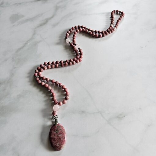 Thulit-Rosenquarz-Mala mit Thulit-Anhänger (Oval) und Armband – Bild 6