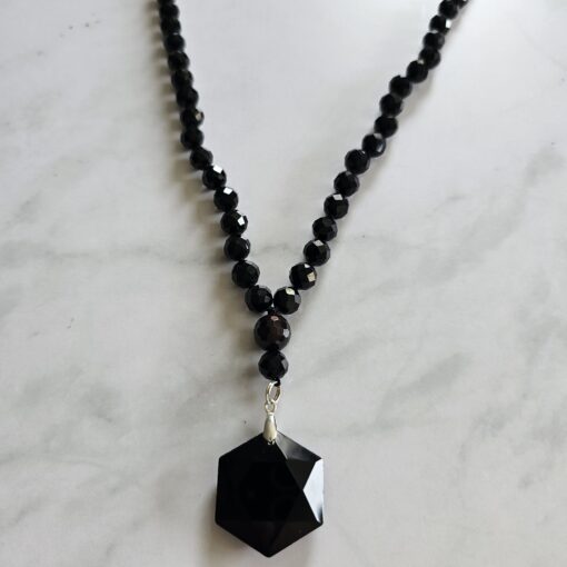 Granat (facettiert) -Turmalin (schwarz und facettiert) -Mala mit schwarzem Turmalin-Anhänger (Feenstein, Hexagon) – Bild 6