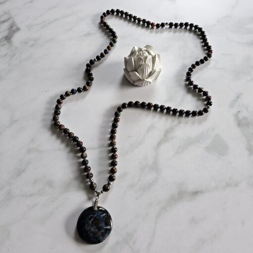 Pietersit-Mala (2) mit rundem, bläulichem Pietersit-Anhänger und Armband – Bild 7