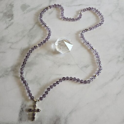Amethyst (hell und facettiert) -Mala mit Kreuzanhänger aus 925 Silber und Amethyst sowie Armband – Bild 7