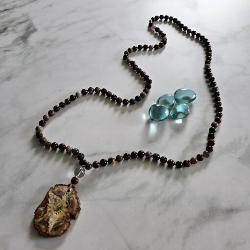 Versteinerte Holz-Mala (3) mit größerem, versteinertem Holz-Anhänger (Freiform) und Armband – Bild 7
