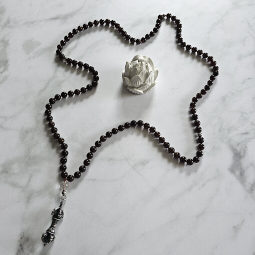 Andradit (Granat) -Mala mit Edelstahlanhänger (Dorje) und Armband – Bild 7