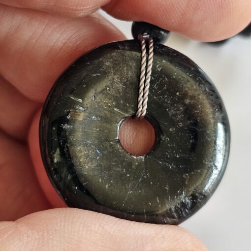 Anthophyllit-Mala mit einem Anthophyllit-Donut – Bild 7