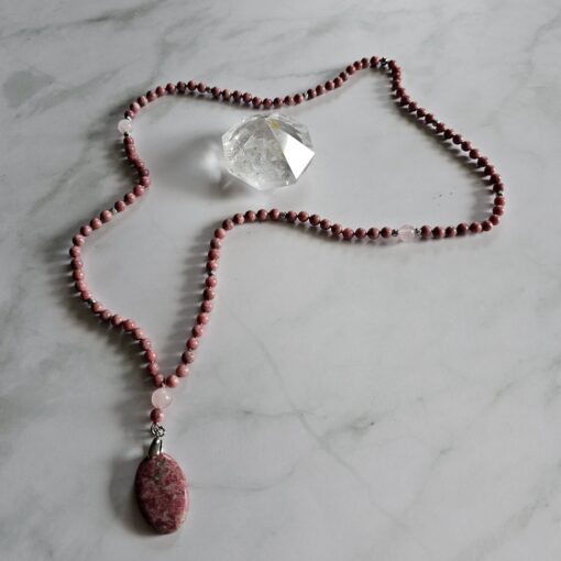 Thulit-Rosenquarz-Mala mit Thulit-Anhänger (Oval) und Armband – Bild 7